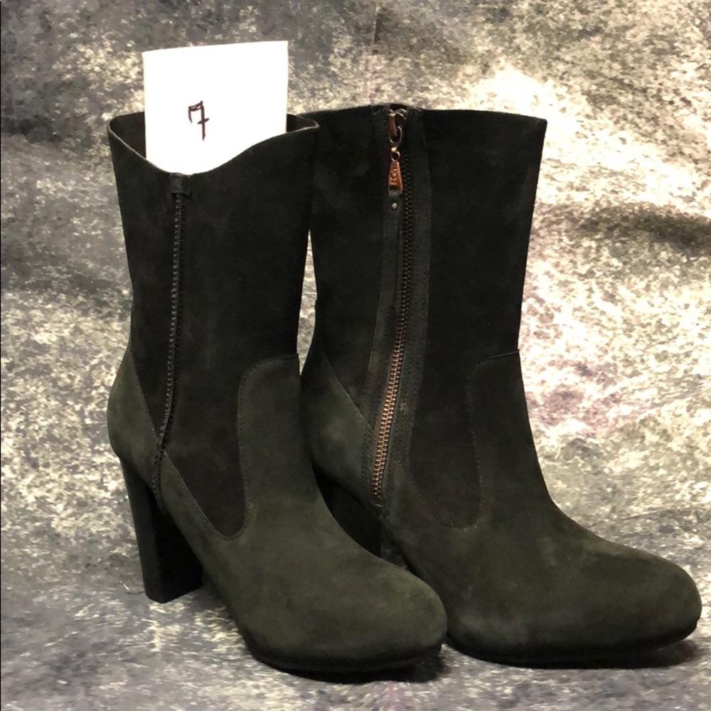 UGG Athena Boots Black NEW size 7 US Womens